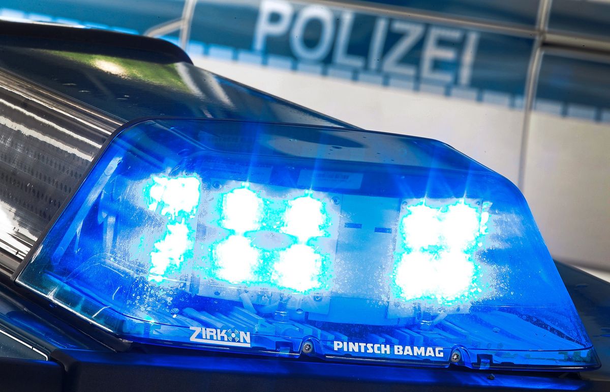 Die Polizei wurde in der Nacht zu einem verunglücktem Radfahrer nach Rietberg gerufen. Symbolfoto: DPA