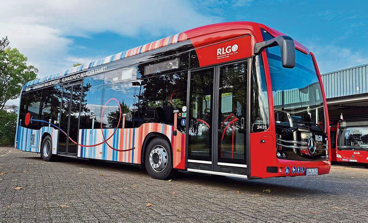 Komplett im RLG-Design ist dieser Elektrobus auch auf Strecken im Kreis Soest unterwegs. Foto: RLG