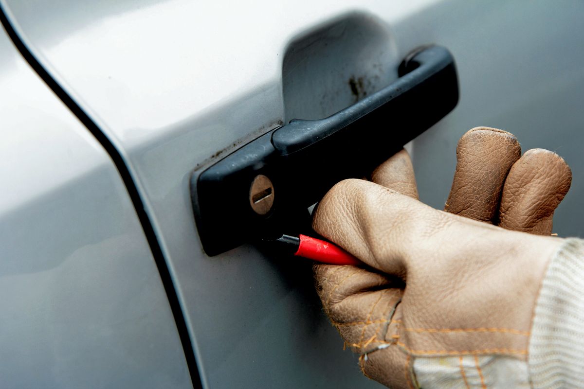 Vor allem in Störmede waren Autoknacker am Werk. Sie erbeuteten kleinere Summen Bargeld. -Symbolfoto: Krumat