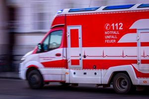 Nach einem tödlichen Badeunfall von zwei Schwestern sind nun die Eltern angeklagt. (Symbolbild) - Foto: Jens Büttner/dpa