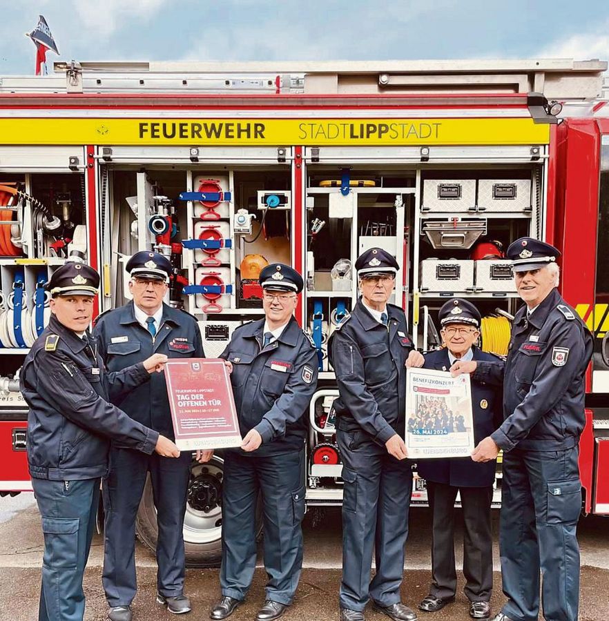 Die Leitung der Feuerwehr, v. l. Christian Meyer, Bernd Peterburs und Guido Pfahlberg, freuen sich auf viele Besucher zum Tag der offenen Tür – und der Vorstand des Stadtfeuerwehrverbands Lippstadt, (v.r.) Reinhard Falkenstein (1. Vorsitzender), Jürgen Schäfers (Schriftführer) und Wilhelm Florek (stellv. Vorsitzender), freut sich auf viele Besucher des Benefizkonzerts am 26. Mai.