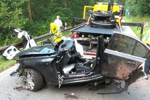 Zwei junge Menschen sterben bei dem Unfall auf der Landstraße. - Foto: Thorsten Kremers/dpa
