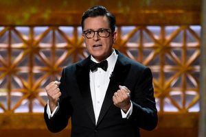Colbert, dessen Show 2026 abgesetzt wird, gilt als Kritiker Trumps. (Archivbild) - Foto: Chris Pizzello/AP/dpa