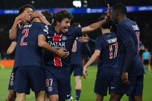 Junge Profis wie João Neves (Mitte) statt der ganz großen Stars haben Paris Saint-Germain in das Finale der Champions League geführt. - Foto: Thibault Camus/AP/dpa