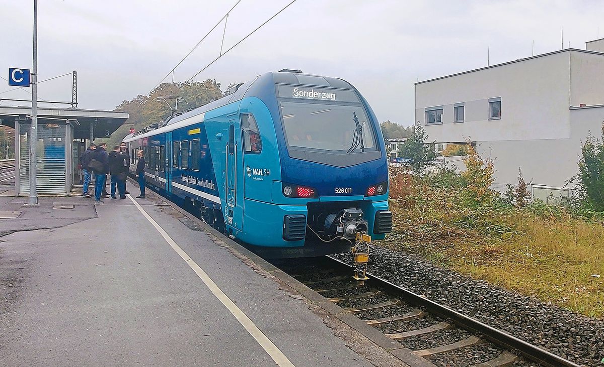 Auf der alten WLE-Strecke durch den Altkreis Lippstadt sollen in Zukunft moderne Züge fahren wie dieser Akku-Triebwagen. Eine Machbarkeitsstudie, von Jörg Blöming (MdL) initiiert und vom NWL beauftragt, brachte ein positives Ergebnis.