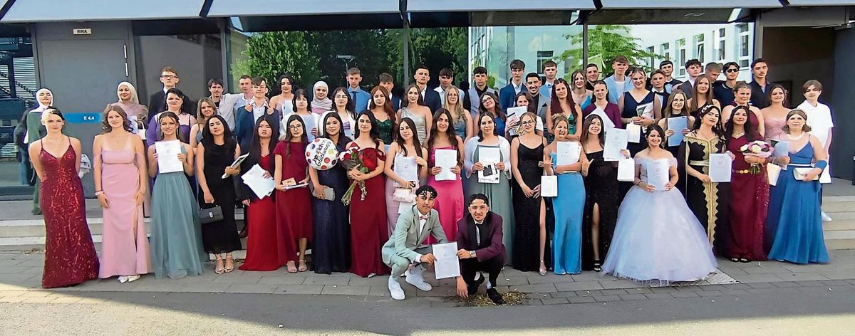 Mit Stolz und Applaus: 68 Schülerinnen und Schüler erhielten in einem feierlich Rahmen ihre Abschlusszeugnisse.