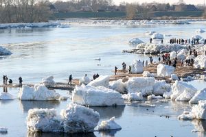 Eisberge auf der Elbe - Foto: Bodo Marks/dpa