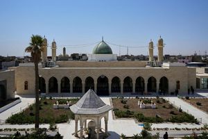 Die Al-Nuri-Moschee vor dem Besuch des irakischen Regierungschefs. - Foto: Hadi Mizban/AP/dpa