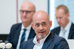 Die SPD/BSW-Koalition - darunter Ministerpräsident Dietmar Woidke (SPD) und BSW-Fraktionschef Niels-Olaf Lüders - berät über zwei umstrittene Medienstaatsverträge (Archivbild). - Foto: Soeren Stache/dpa