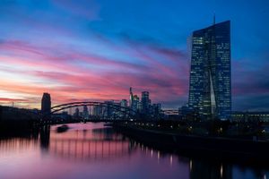 Die Inflation in der Eurozone legt vor dem nächsten Zinsentscheid der EZB überraschend zu (Archivbild) - Foto: Boris Roessler/dpa