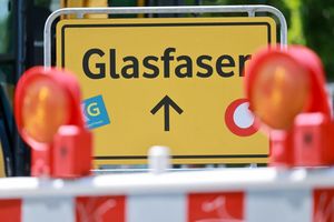 Deutschland wird Prognosen zufolge auch bis 2030 keine vollständige Abdeckung mit Glasfaser erreichen. (Symbolbild) - Foto: Michael Reichel/dpa