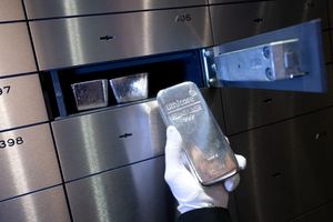 Edelmetalle - allen voran Gold - gelten bei vielen Investoren als sichere Häfen in Zeiten politischer Unsicherheiten. (Symbolbild) - Foto: Sven Hoppe/dpa