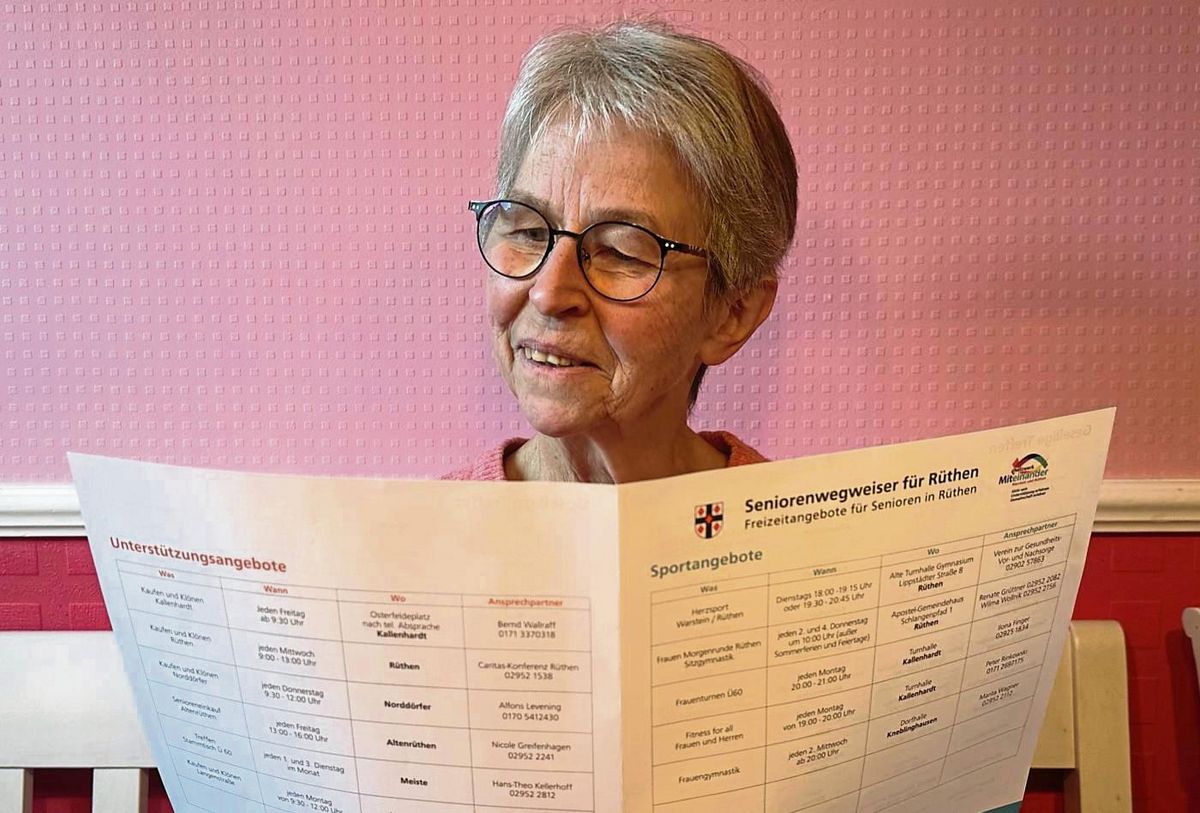 Im Seniorenwegweiser für Rüthen sind viele Angebote für ältere Menschen zusammengefasst. Foto: Sarah Bsdurek