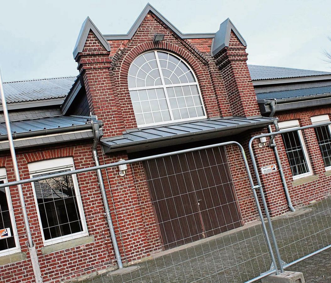 Der Holzwurm an der Altengeseker Schützenhalle ist bekämpft. Allerdings müssen die Schäden am Tragwerk nun behoben werden. Ohne finanzielle Hilfen lässt sich das nicht stemmen, ergab die Dorfversammlung. Foto: Meschede