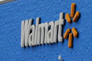 Die Kosten für Walmart steigen «jede Woche», sagt der Firmenchef. (Archivbild) - Foto: Sue Ogrocki/AP/dpa