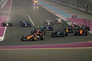 Oscar Piastri fährt einen Start-Ziel-Sieg ein. - Foto: Darko Bandic/AP/dpa