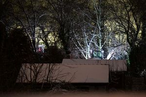 Der Brand an einer Kabelbrücke hat bei Tausenden Haushalten den Strom ausfallen lassen. - Foto: Sebastian Christoph Gollnow/dpa