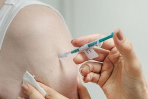 Kinder in den USA sollen nach dem Willen der US-Regierung künftig weniger Impfungen erhalten. (Symbolbild) - Foto: Markus Scholz/dpa