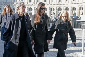 Prominente wie Anne Hathaway trauern um Valentino. - Foto: Maurizio D'avanzo/IPA via ZUMA Press/dpa