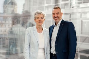 Birgit Steinborn legt ihr Mandat als Gesamtbetriebsratsvorsitzende nach elfeinhalb Jahren nieder. Tobias Bäumler wird ihr Nachfolger. (Handout) - Foto: Stephan Schumann/Munichemotions/Gesamtbetriebsrat Siemens/dpa