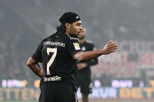 Gnabry erzielte ein irres Ausgleichstor zum 1:1 per Aufsetzer - Foto: Federico Gambarini/dpa