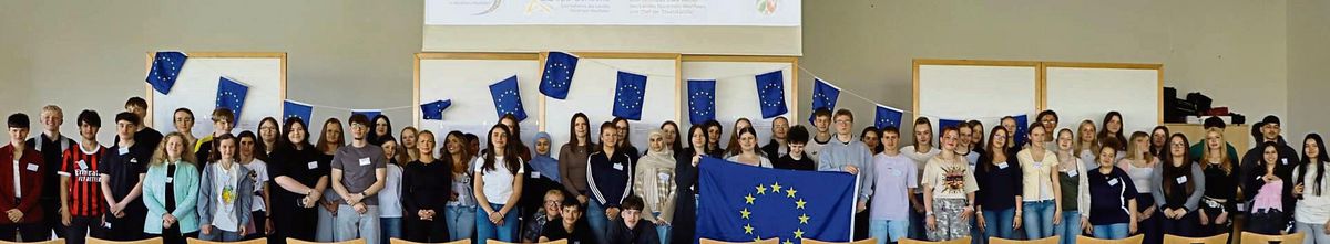 Gemeinsam für ein vielfältiges Europa: Beim Europatag am Ostendorf-Gymnasium in Lippstadt kamen rund 70 Schüler der Europaschulen aus dem Kreis Soest zusammen.