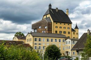 Streit um das Kloster Goldenstein nahe der bayerischen Grenze. - Foto: Chris Hofer/FRANZ NEUMAYR/dpa