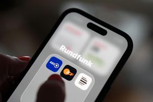 ARD und ZDF rücken bei den Audio-Inhalten näher zusammen. - Foto: Marcus Brandt/dpa