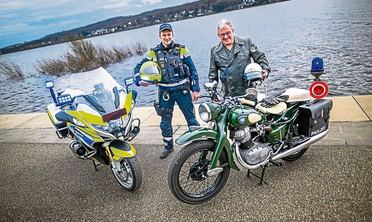 Motorradpolizist Steffen Eistel und Polizeimotorrad-Fahrer Bernd Paul freuen sich auf den Start der Saison. Foto: Schröder