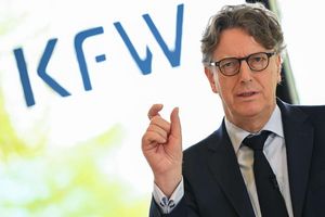 Stefan Wintels, Vorstandsvorsitzender der KfW Bankengruppe, stellt die Bilanz für 2023 vor. - Foto: Arne Dedert/dpa