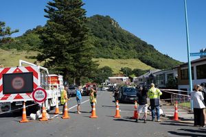 Mindestens sechs Menschen werden nach einem Erdrutsch vermisst. - Foto: Owen Thompson/Photosport NZ/AAP/dpa
