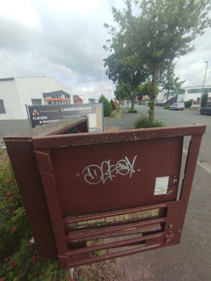 Unbekannte haben in Lippstadt jetzt zwei Kondomautomaten in der Welserstraße aufgebrochen. Foto: Niggenaber