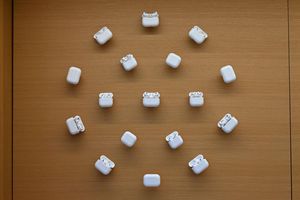 Nutzer in der EU bekommen die Live-Übersetzungsfunktion später in ihre AirPods. (Archivbild) - Foto: David Hammersen/dpa