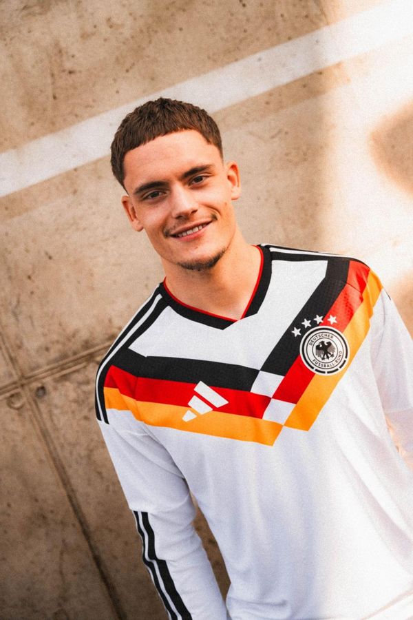 Spielmacher im neuen Trikot: Florian Wirtz. - Foto: -/Adidas/dpa