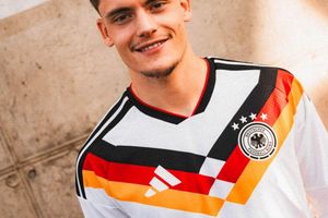 Spielmacher im neuen Trikot: Florian Wirtz. - Foto: -/Adidas/dpa