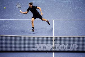 Alexander Zverev kassiert seine erste Niederlage bei den ATP Finals - Foto: Marco Alpozzi/LaPresse/AP/dpa