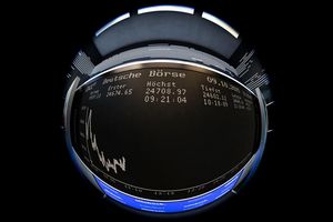 Die Konzerne in Dax und MDax zahlen erneut Milliarden an ihre Anteilseigner - die Summe ist aber voraussichtlich kleiner als ein Jahr zuvor. (Symbolbild) - Foto: Arne Dedert/dpa