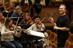 Der Kanadier Yannick Nézet-Séguin dirigiert erstmals das Neujahrskonzert aus Wien - Foto: Dieter Nagl/WIENER PHILHARMONIKER/APA/dpa