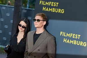 Haben «Ja» gesagt: Ruby O. Fee und Matthias Schweighöfer (Archivbild). - Foto: Georg Wendt/dpa