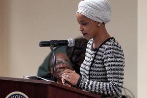 Sie wurde bei einer Rede aus dem Publikum attackiert - die demokratische Abgeordnete Ilhan Omar. (Archivbild) - Foto: Richard Tsong-Taatarii/Star Tribune via AP/dpa