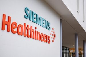 Noch hält Siemens rund 70 Prozent an seiner ehemaligen Medizintechniksparte Healthineers. Das soll sich ändern. - Foto: Daniel Karmann/dpa