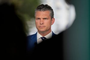 Hegseth spricht von «fabrizierten» Medienberichten. (Archivbild) - Foto: Mark Schiefelbein/AP/dpa