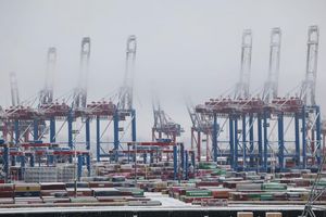 Die deutsche Wirtschaft wächst wieder - auch wenn die US-Zölle den Export belasten (Archivbild) - Foto: Christian Charisius/dpa