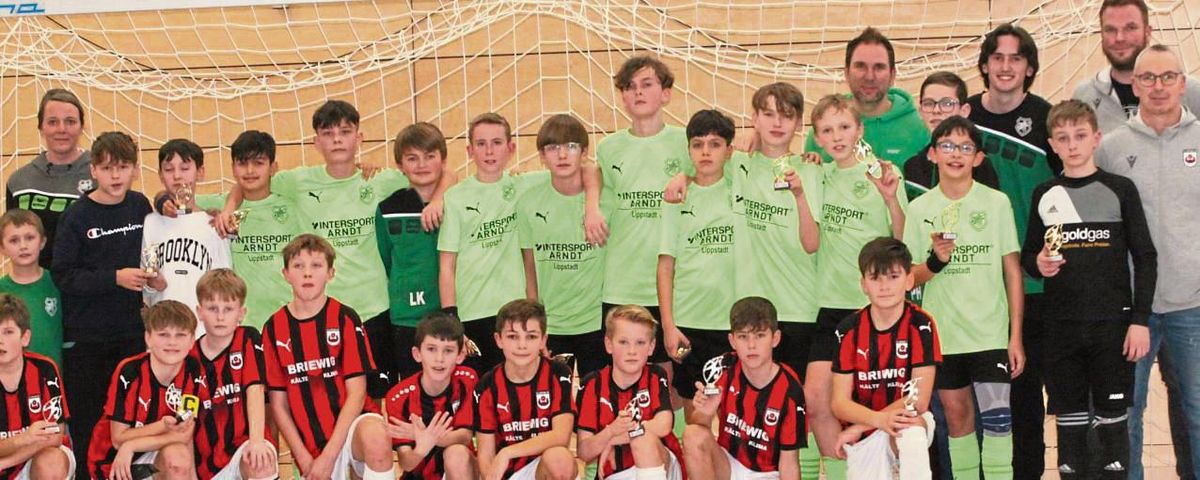 Neuer D-Junioren-Hallenkreismeister SuS Cappel (in Grün): Die Nachwuchskicker des Bezirksligisten besiegten den SV Lippstadt (in Rot) im Endspiel mit 3:0. Fotos: Dannhausen