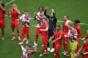 Die Bayern feierten mit angezogener Handbremse in Leipzig. - Foto: Hendrik Schmidt/dpa
