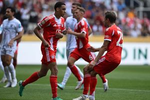 Dem spielfreudigen Jamal Musiala (l) reichten 30 Comeback-Minuten zum Hattrick. Mit ihm jubelt Thomas Müller (r). - Foto: Sven Hoppe/dpa