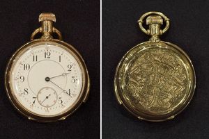 Eine goldene Titanic-Taschenuhr wurde für den Rekordpreis von mehr als 2 Millionen Euro versteigert. (Handout) - Foto: -/Henry Aldridge And Son Ltd/PA Media/dpa