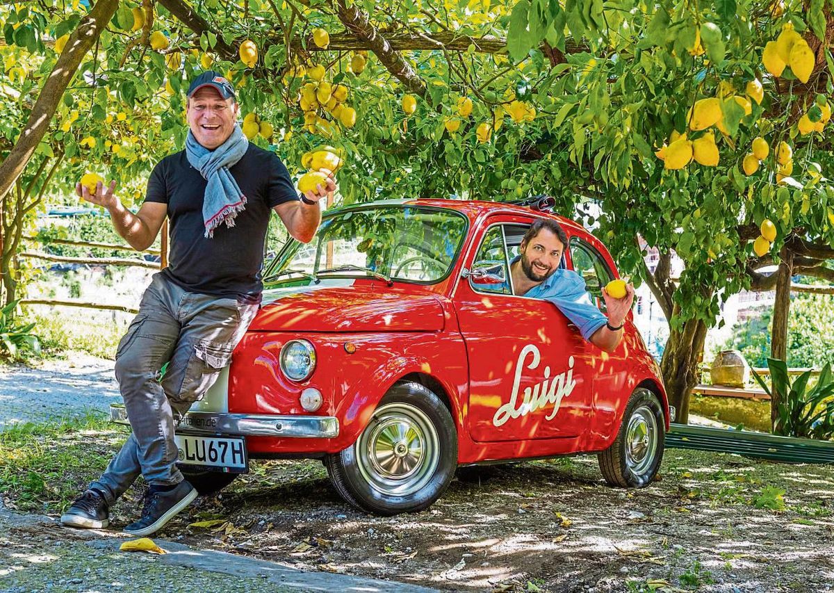 Gereon Roemer (im Auto) ging mit Martin Buschmann und Fiat „Luigi“ auf große Tour.