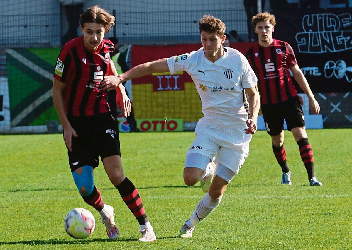 Maximilian Fischer (l.) wird dem SV Lippstadt am Samstag in Düren fehlen. Der Linksfuß, der sich nach seiner schweren Verletzung den Stammplatz zurückerkämpft hatte, ist erkrankt. Ebenso wie Iker-Luis Kohl. Foto: Lütkehaus