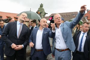 Die schwarz-roten Fraktionsspitzen wollen mehr Teamplay. - Foto: Daniel Karmann/dpa